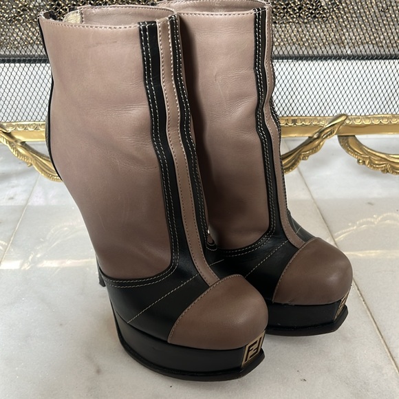 FENDI Fendista Taupe & Black Leather Platform Ankle Boots, Size 35 - Picture 14 of 16